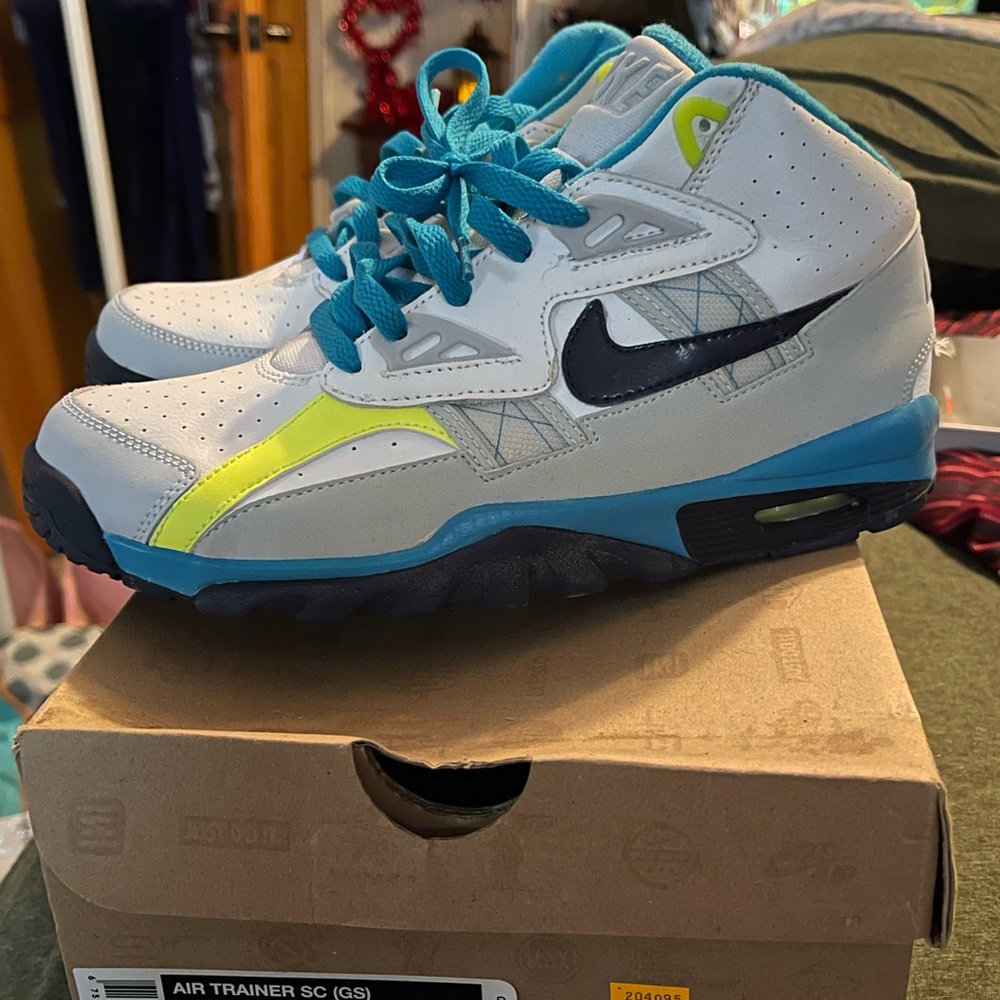 Nike 7Y sneakers
